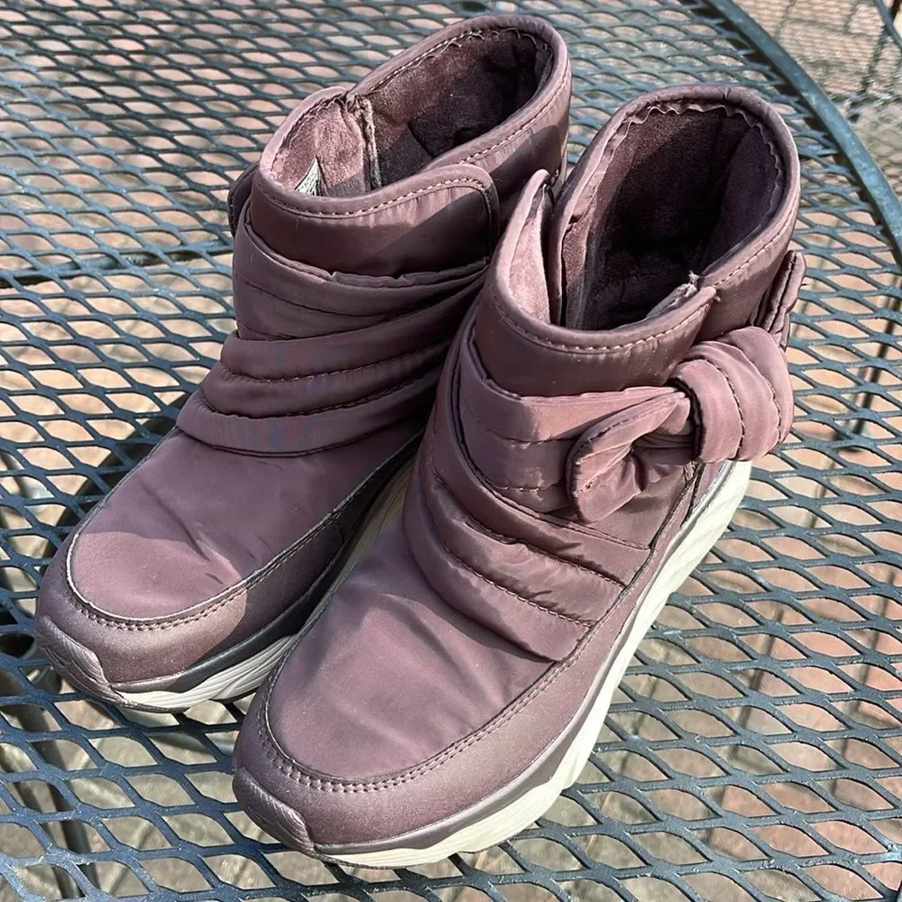 Sketchers Go Walk Max Cushioning Finesse Boot, Burgundy Women’s Size 6